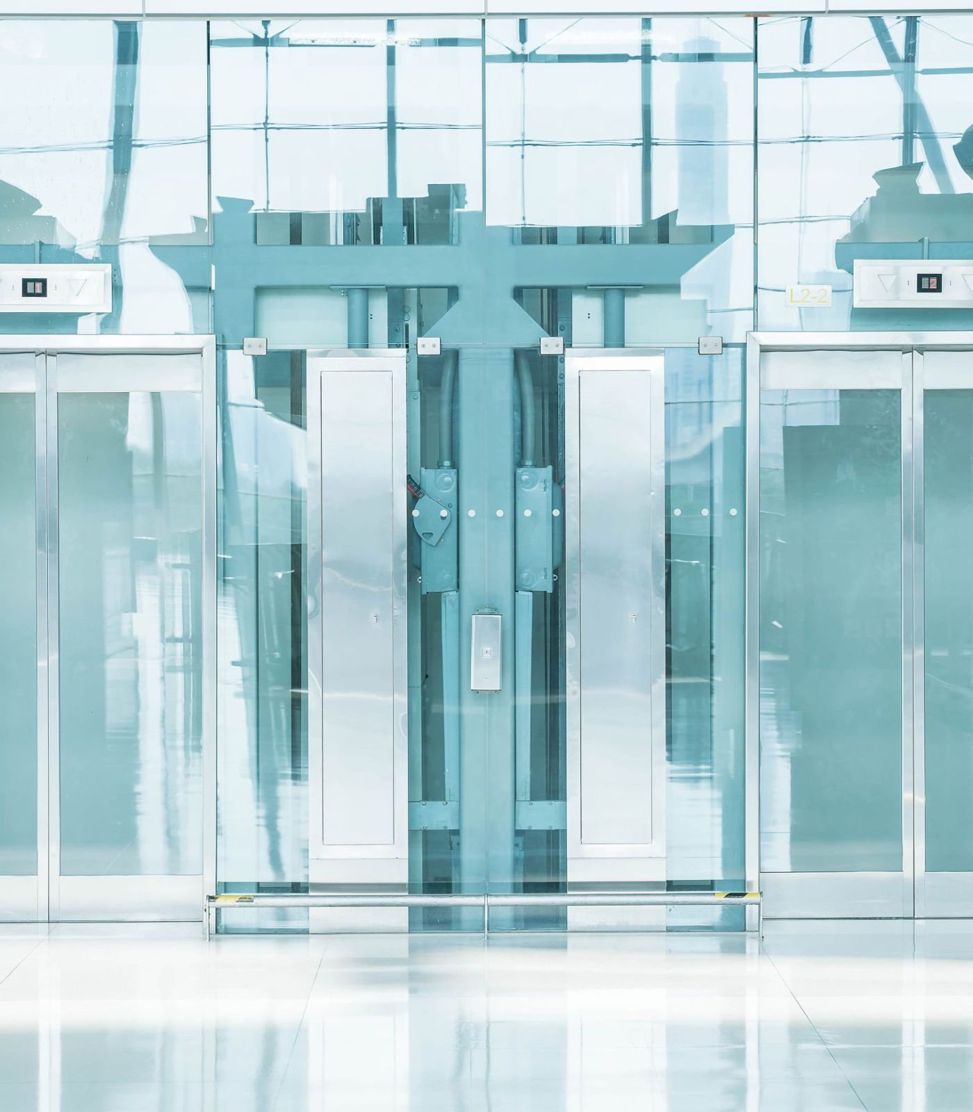 transparent-elevator-underground-passage